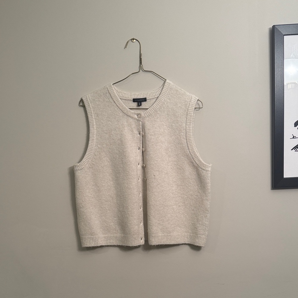 NWOT Dynamite Cream Sleeveless Cardigan